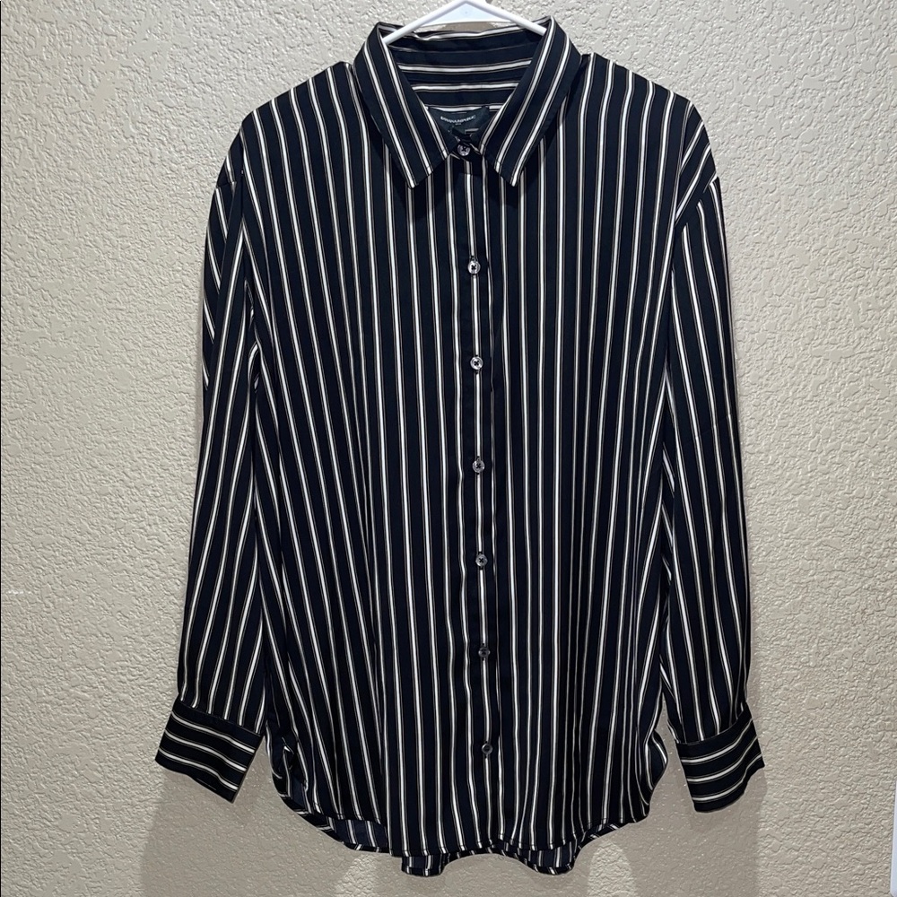 Banana Republic Women’s Black and White Striped Shirt